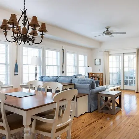 Steps From The Beach - Spacious Condo With Amenities